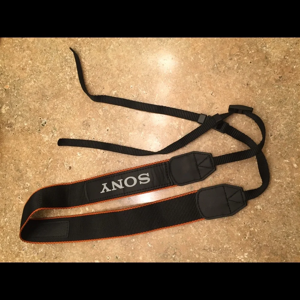🆓 Sony Camera 🎥 Strap - Picture 2 of 2